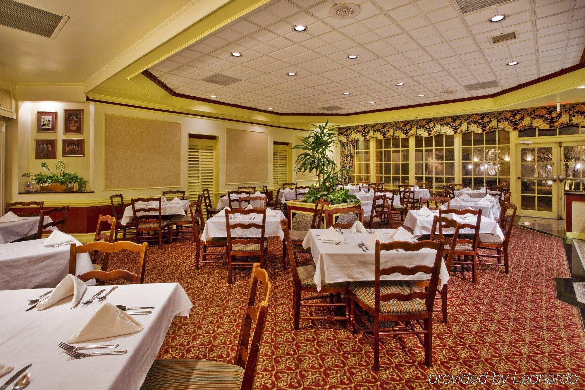 Ramada By Wyndham Gainesville Restaurant bilde