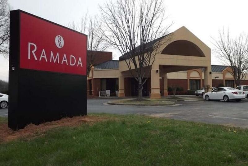 Ramada By Wyndham Gainesville Eksteriør bilde