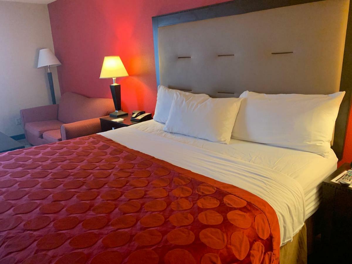 Ramada By Wyndham Gainesville Eksteriør bilde