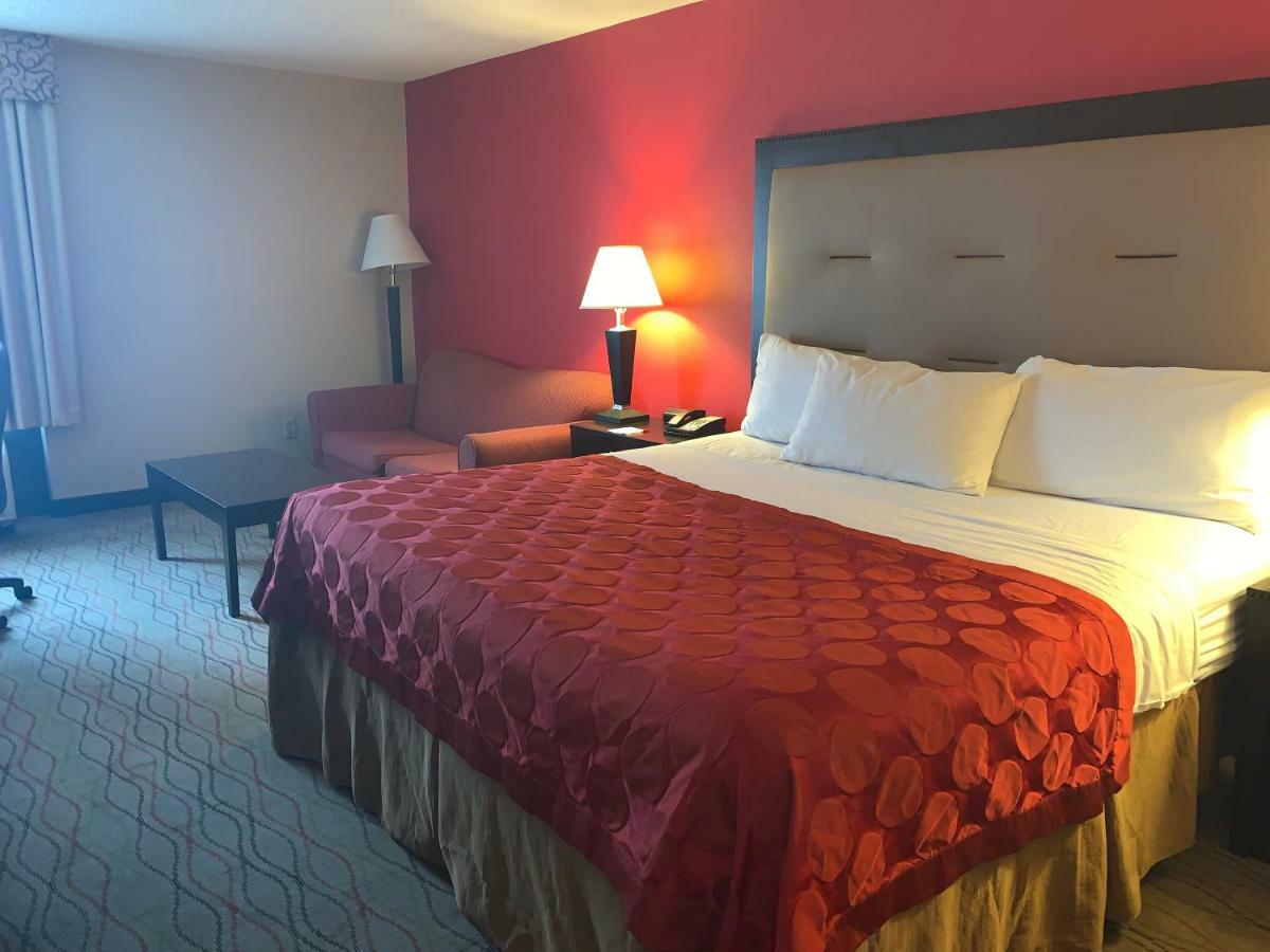 Ramada By Wyndham Gainesville Eksteriør bilde